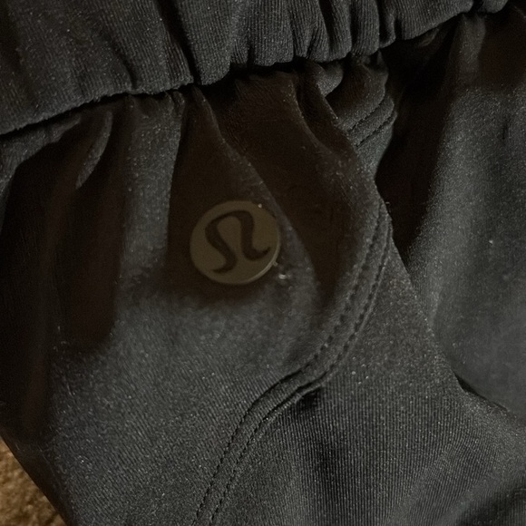 Lululemon women’s size 6 Black Jogger Pants - elastic waist - great condition - Picture 5 of 5